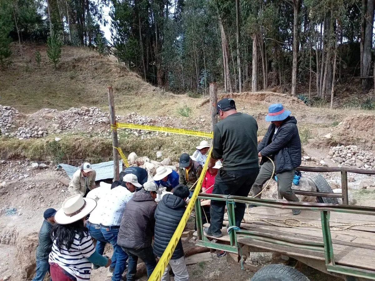 La Fuerza Colectiva: 15 Comuneros en Faena de Rescate